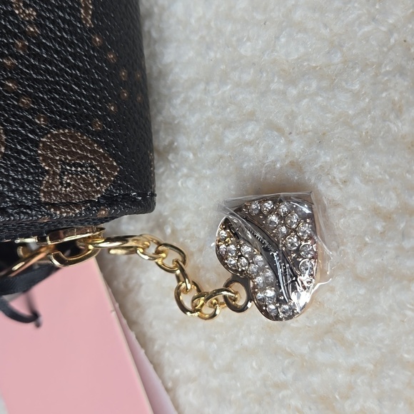 NWT Juicy Couture Zip around - Picture 2 of 7